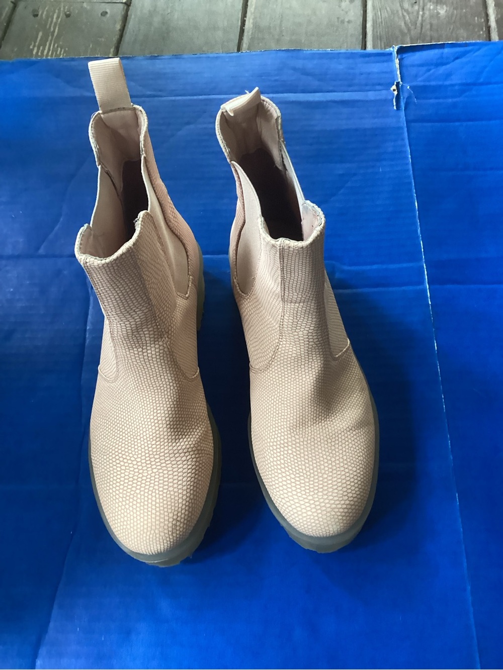 Dirty Laundry Women's Light pink Chelsea Booties - Textured Slip-On, size 8.5